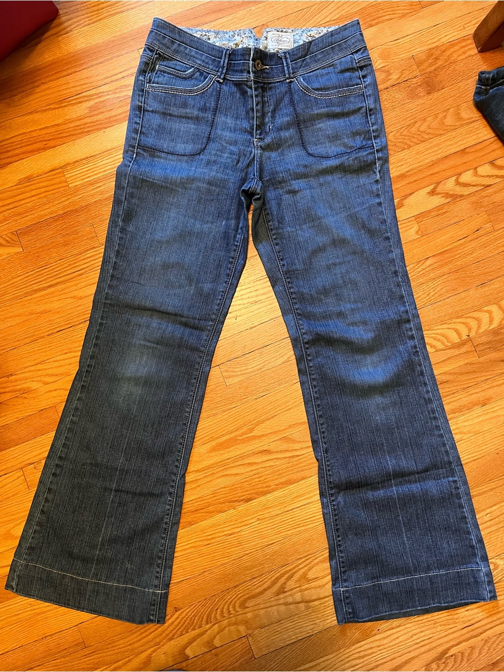 White House Black Market Size 6 Medium Wash Classic Bootcut Jeans